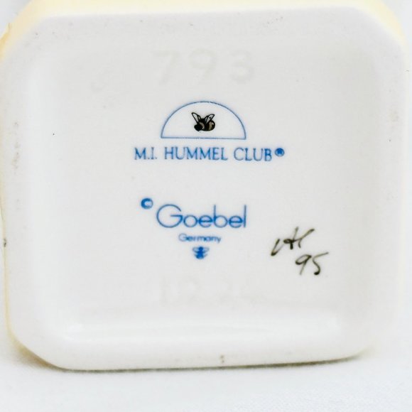 Goebel Hummel #793 "Forever Yours."  First Issue 1996/97 - TMK-7 - Picture 10 of 11